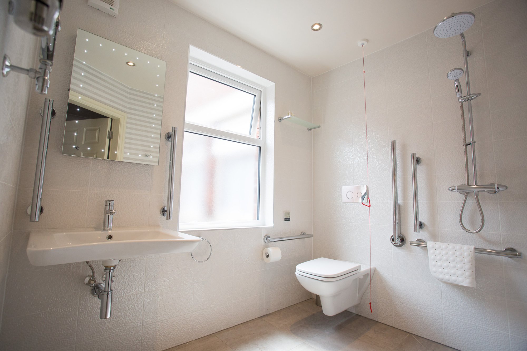 simple-hotel-bathroom-interior-with-white-walls-wi-2026-01-07-07-18-28-utc (1)-2